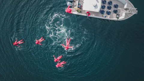 Body rafting in a tidal current