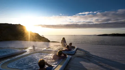 Hot tub i solnedgang