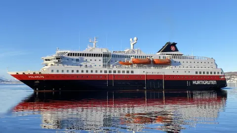 Ferry boat transport tromsø finnsens