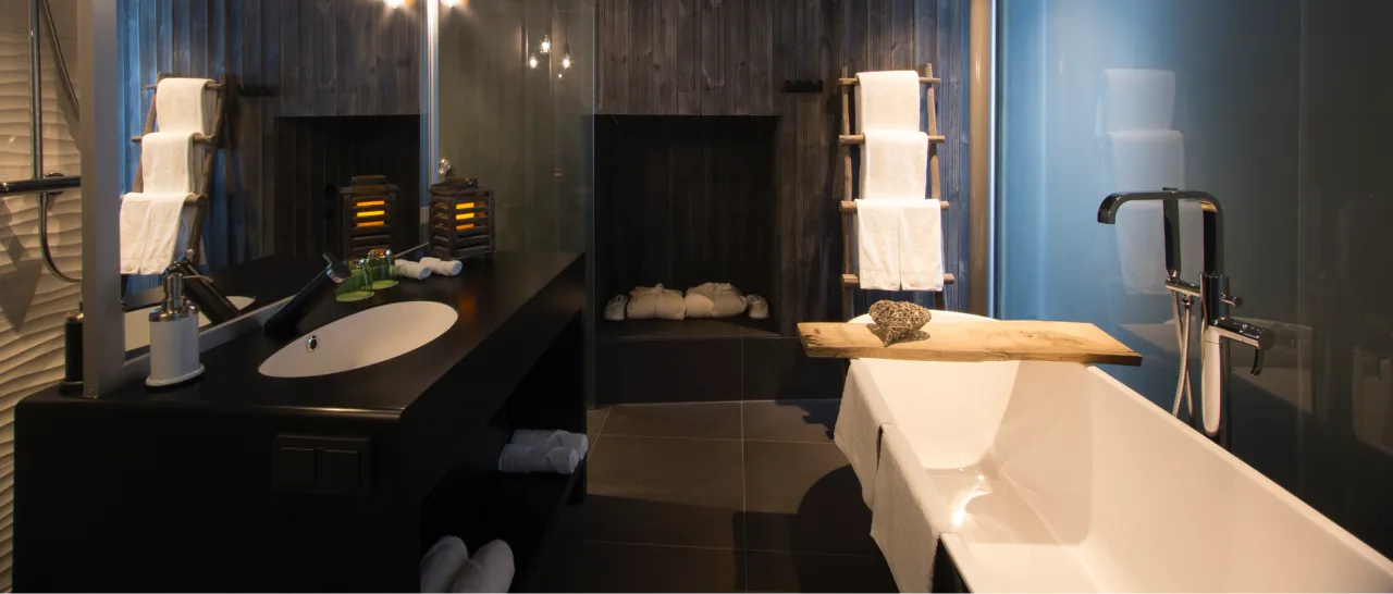 bathroom aurora room