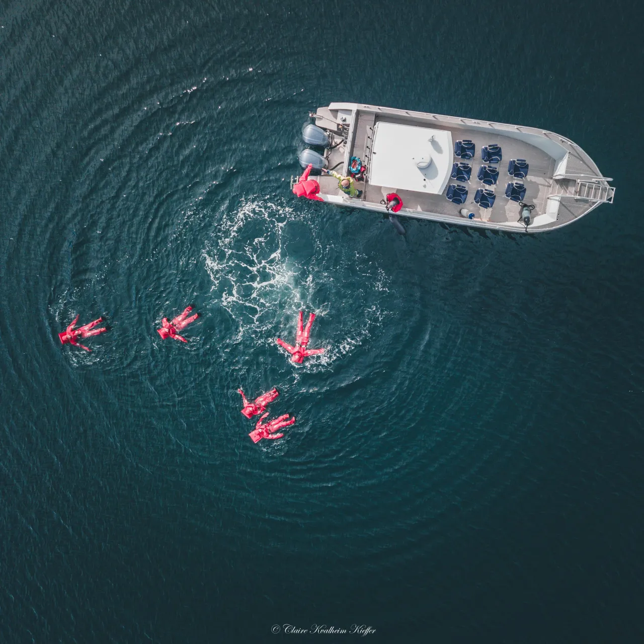 Body rafting in a tidal current