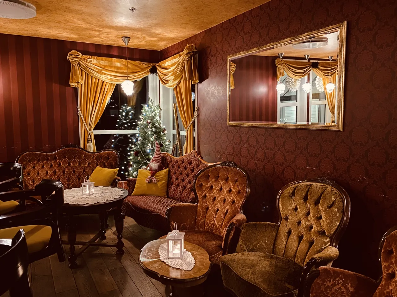 Christmas in the cognac saloon
