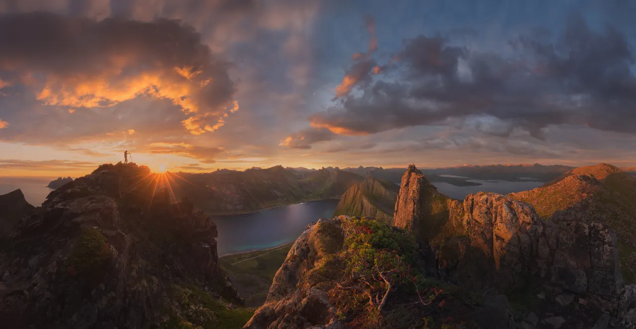 hiking Husfjellet peak