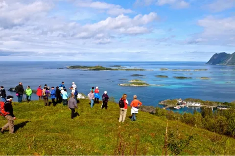 Sukkertoppen group of people on senja