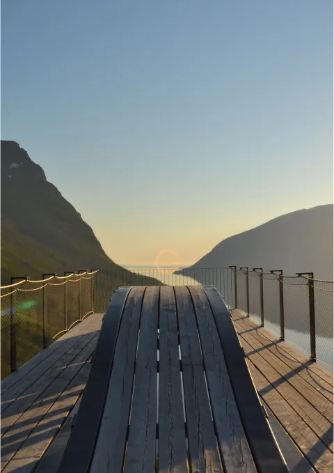 Utsiktspunkt vei fjell senja